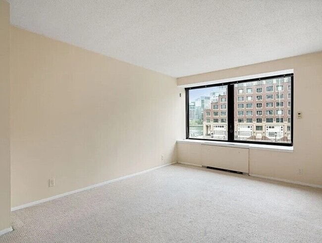 Building Photo - 85 E India Row