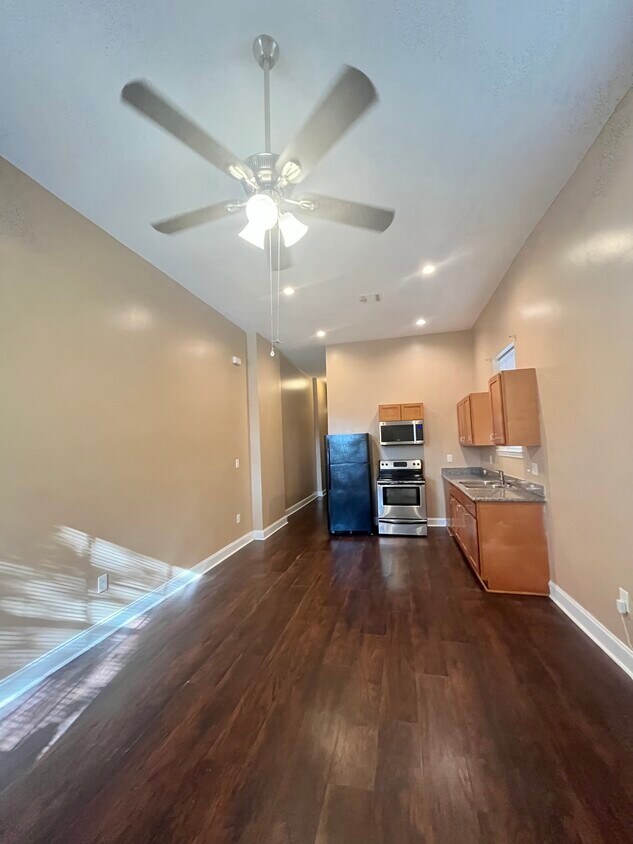 Primary Photo - 2111 Elysian Fields Ave