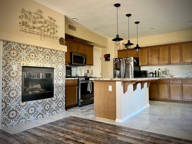 Building Photo - 5526 N Avocado Ln