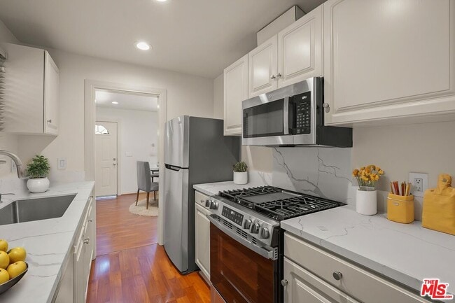 Foto del edificio - 1043 N La Jolla Ave