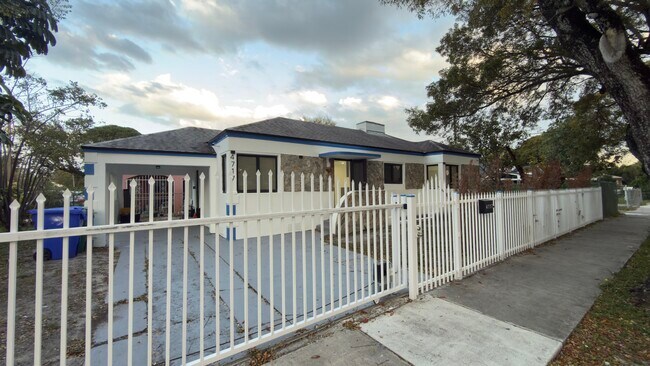 Foto del edificio - 4717 NW 11th Ave