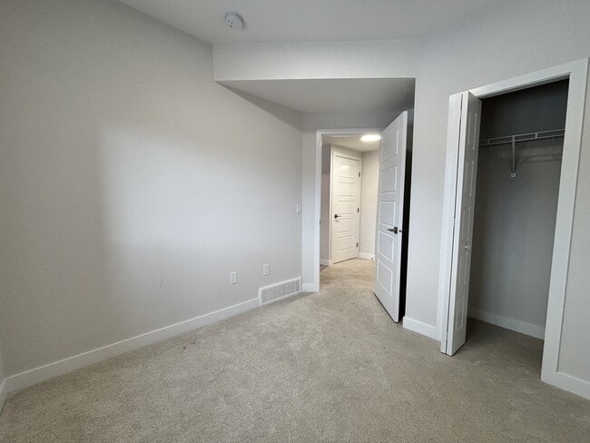 Building Photo - 380 Lawthorn Wy SE