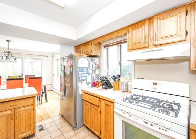 Building Photo - 1 Tulip Tree Ln