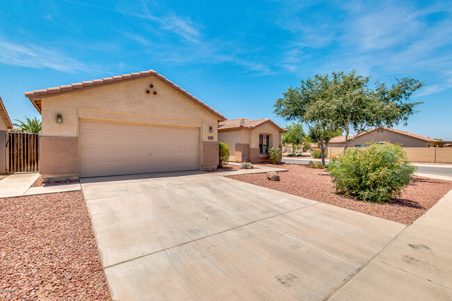Building Photo - 3847 E Stratford Pl