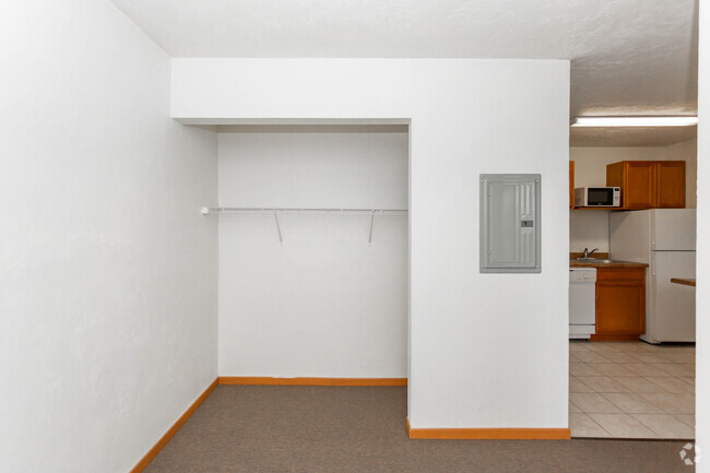 1HAB, 1BA - 324 ft² - Campus Side Apartments