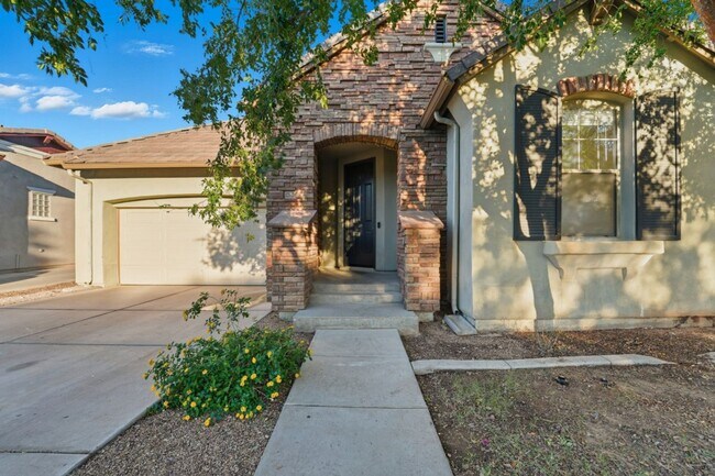 Building Photo - Charming 2-Bedroom + Den Home in the Heart...