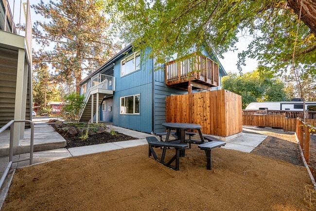 Building Photo - The RidgeLine Apartments