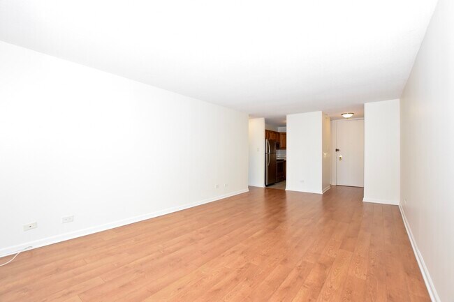 Building Photo - 1340 N Dearborn St