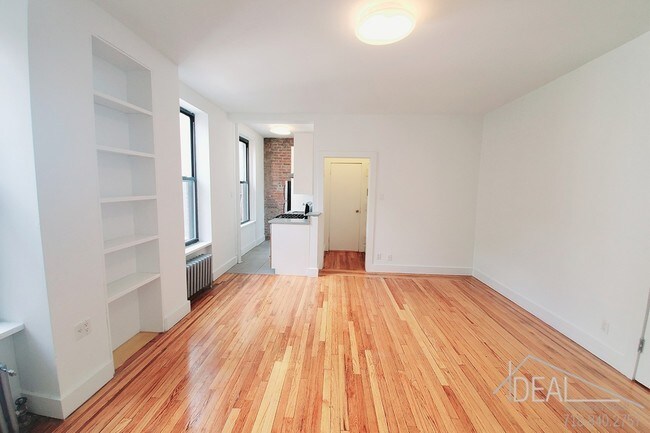 Building Photo - 80 Court Street #APTB2R