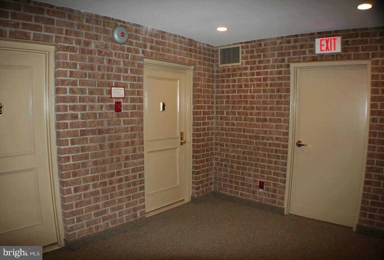 Primary Photo - 5817 Edson Ln