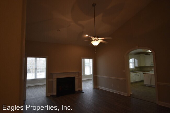 Foto del edificio - 3 br, 2 bath House - 107 N Woodridge Dr