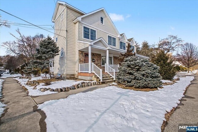 Foto del edificio - 85 Sheridan Ave