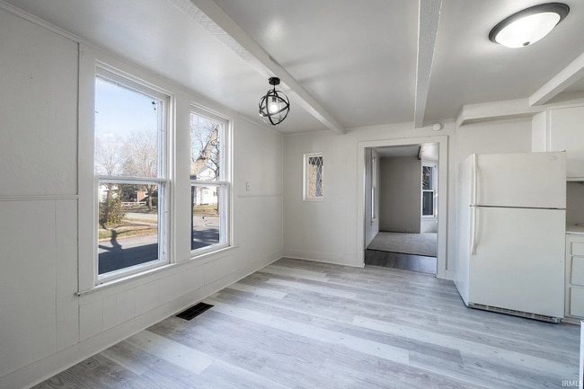 Building Photo - 3 bedroom available for immediate move i!