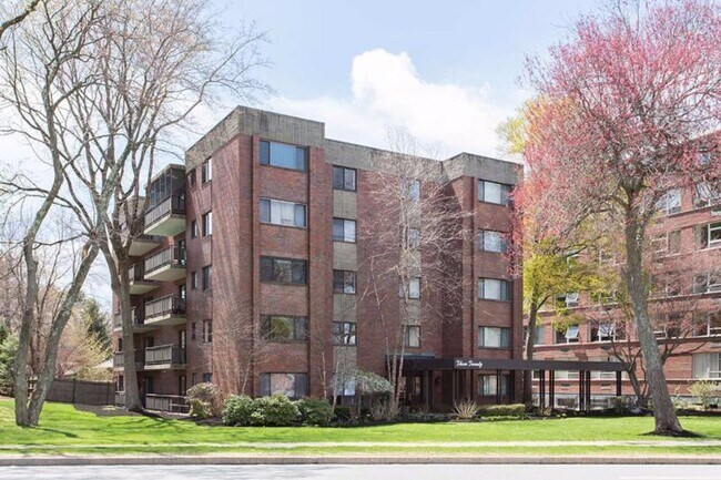 Foto del edificio - 320 Hammond Pond Pkwy