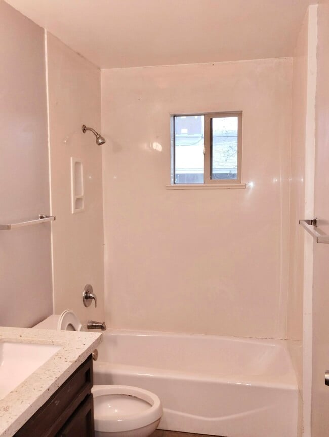 Photo - 1833 E Harvard St Apartment