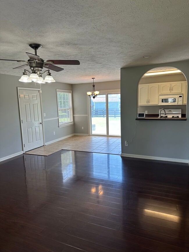 Building Photo - 2024 Stafford Dr