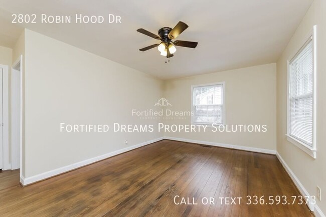Building Photo - 2802 Robin Hood Dr
