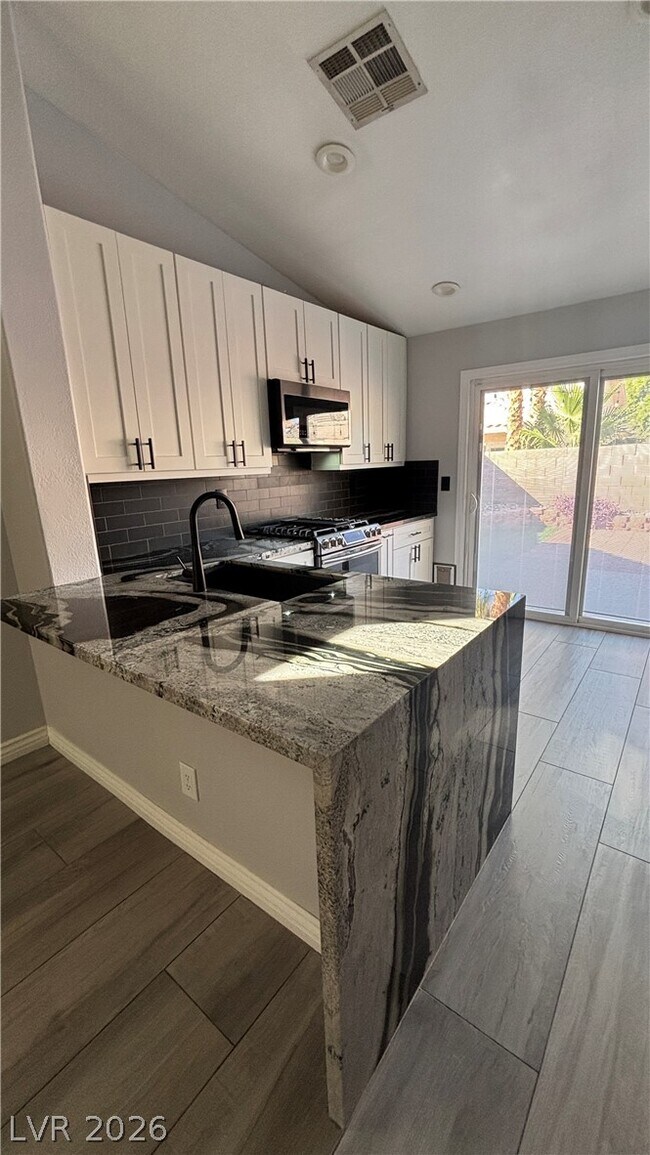 Foto del edificio - 9828 Piper Glen Pl