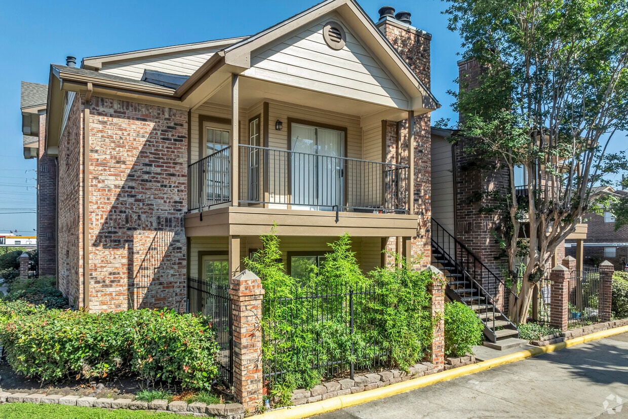 2121 Hepburn St - Primary - Montreal Place