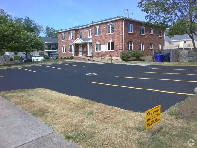 Building Photo - 310 Joe McCarthy Dr