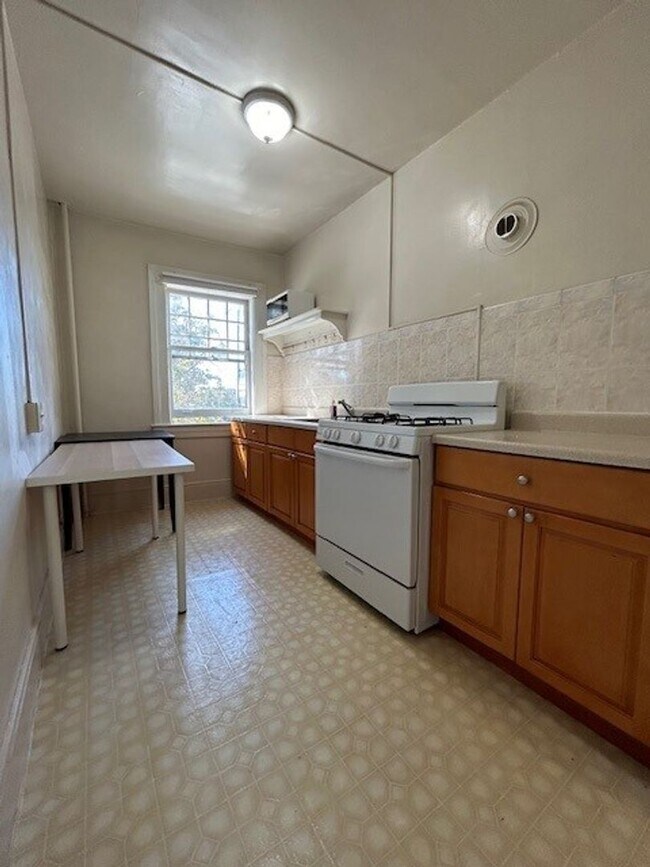 Foto del edificio - Spacious, Studio , One Bath Unit.