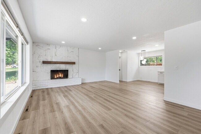 Foto del edificio - $2,595.95 - 3 Bed/2 Bath Home in Colorado Springs with Large backyard.