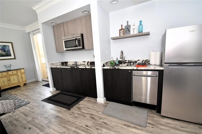 Building Photo - 51 Mac Ewen Drive Unit 1