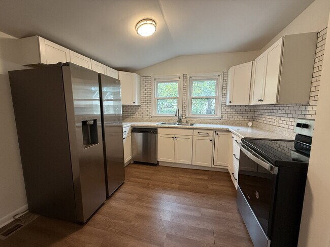 Foto del edificio - $500 off one month with18 monthlease.  "Co...