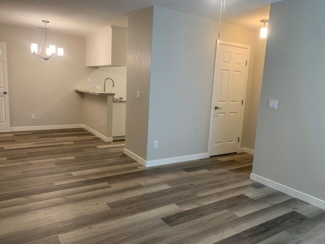 Building Photo - Downstairs 2 bedroom 2 bath brand new condo