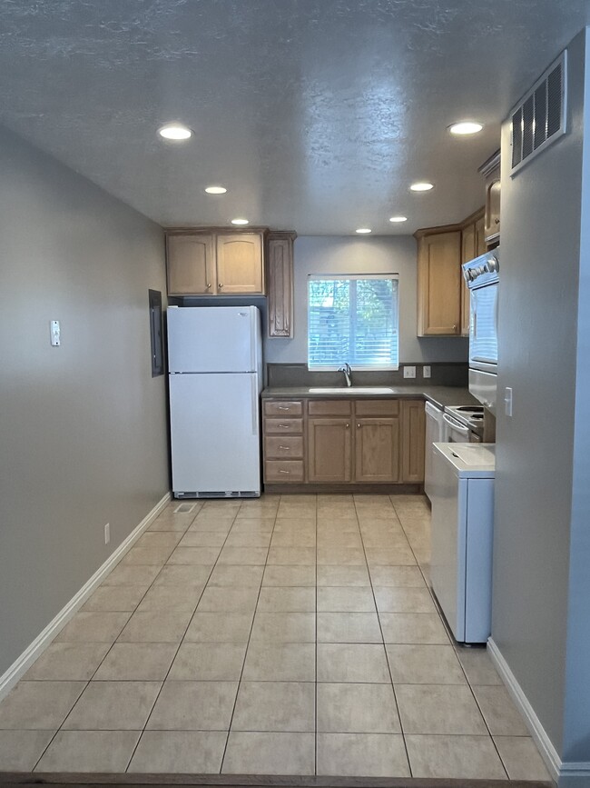 Kitchen - 871 N 400 E