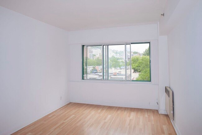 Photo du bâtiment - 3455 Rue Aylmer