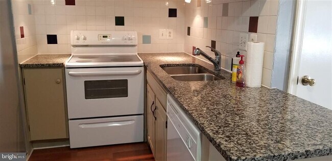 Foto del edificio - 736 Ridge Dr