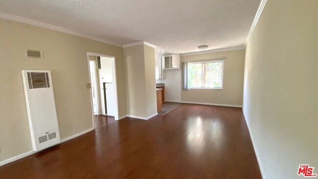 Foto del edificio - 443 S Wilton Pl