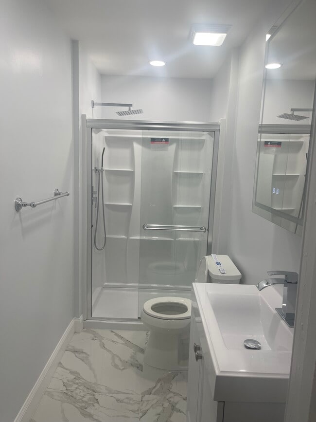3204 Bathroom - 3204 Powelton Ave