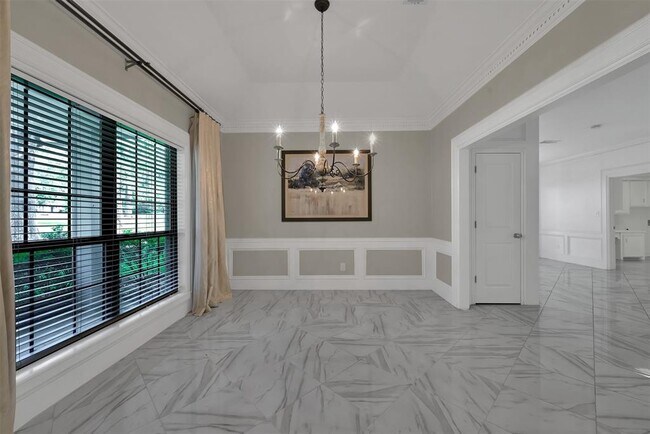 Building Photo - 580 Melmont St