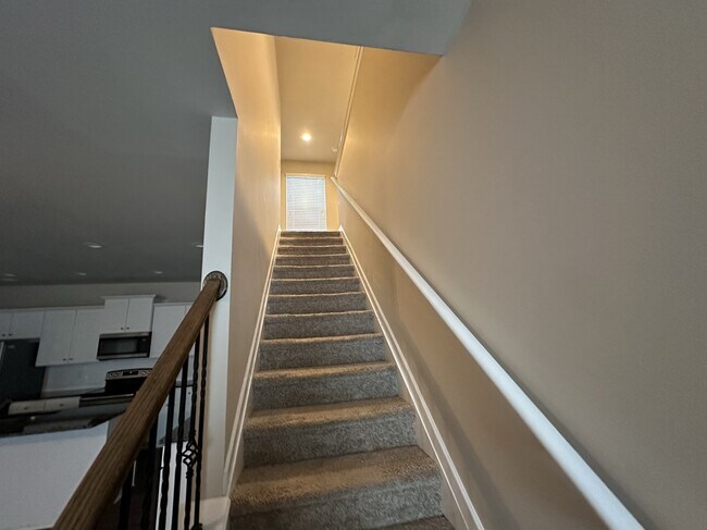 Building Photo - 148 Avonwood Cir