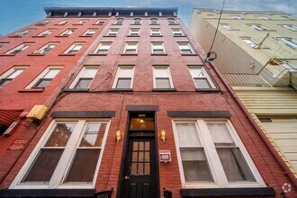 Building Photo - 231 Grand St