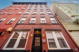 Building Photo - 231 Grand St