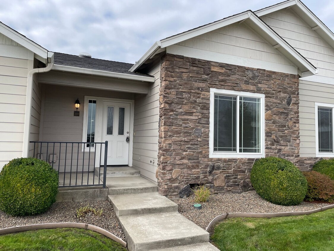 Primary Photo - Very Nice 2 Bedroom 2 Bathroom Condo 55 Pl...