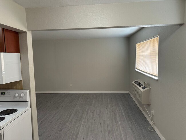 Building Photo - 3021 Pestalozzi
