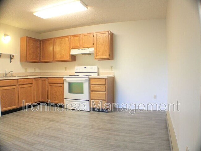 Building Photo - 809 West Villard Street