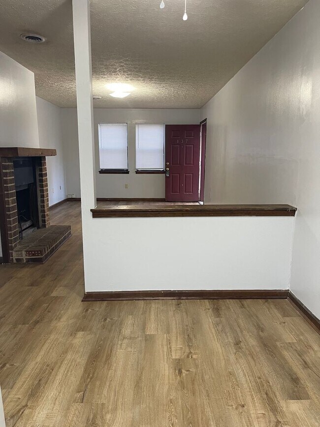 Building Photo - 2 bedroom, 1 bath duplex is located on a cul-de-sac near Cedar Shoals High School