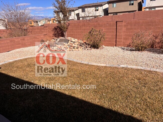 Foto del edificio - 4 bed | 2.5 bath | 2 car in Desert Canyons