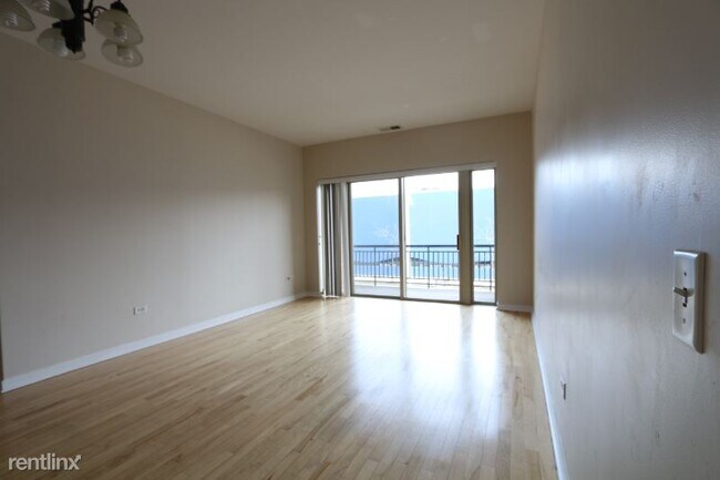 Foto del edificio - 1075 W Roosevelt Rd