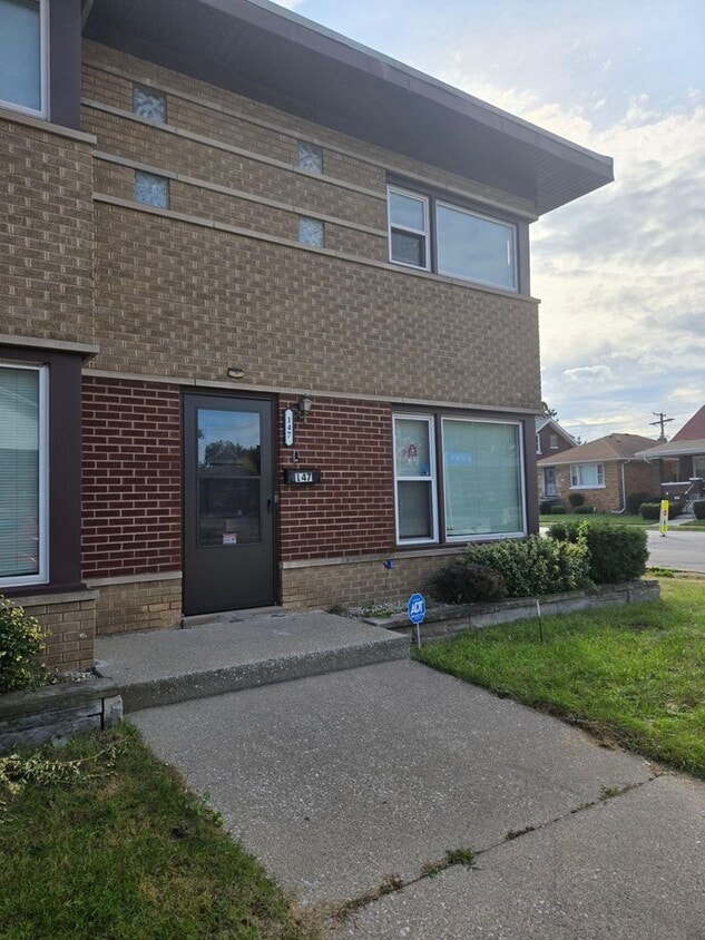 Foto principal - 143-147 157th St, Calumet City, IL 60409