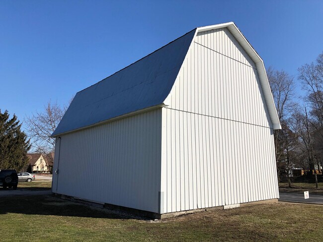 Building Photo - 704 Jackson St