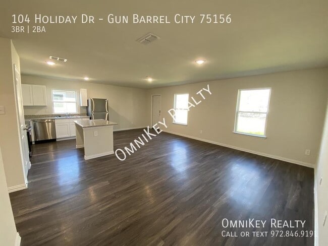 Foto del edificio - 104 Holiday Dr