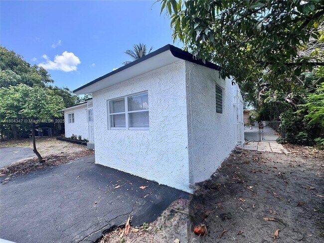 Building Photo - 1310 NW 115th St