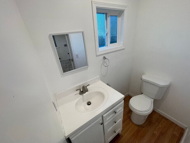 Building Photo - Lovely 2 Bedroom Downtown Antioch