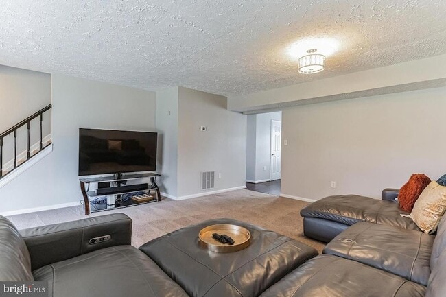 Building Photo - 6103 Red Squirrel Pl